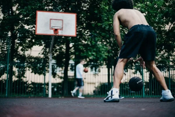 basketball player driving to hoop